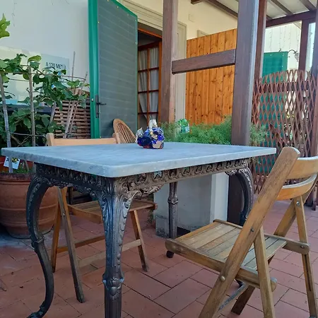 Elda - In Historic House Bed & Breakfast *
